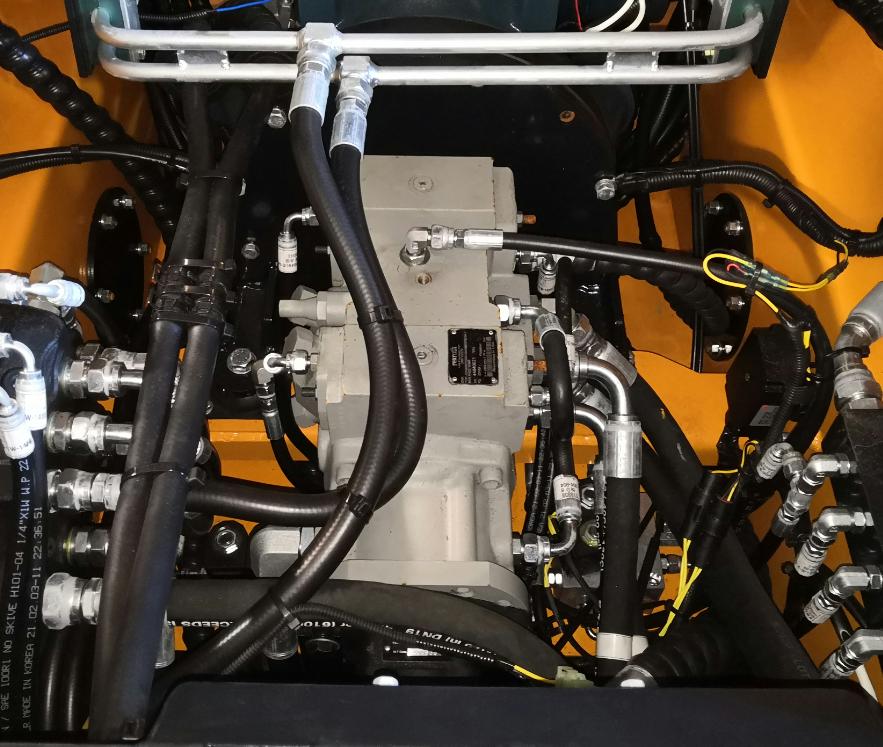 МИНИПОГРУЗЧИК С БОРТОВЫМ ПОВОРОТОМ BAWOO BSL350EX