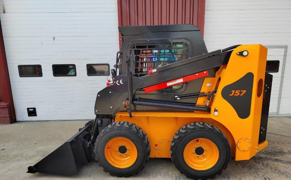МИНИПОГРУЗЧИК С БОРТОВЫМ ПОВОРОТОМ BAWOO J57